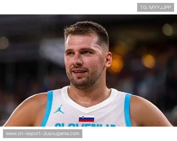 东契奇背打转身命中关键球——篮球场上的超凡绝技