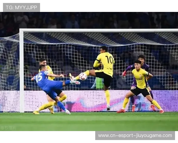 上海申花拉唐快速边路渗透制造机会：无与伦比的进攻利器